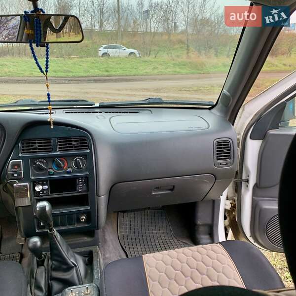 Позашляховик / Кросовер Nissan Pathfinder 1996 в Одесі