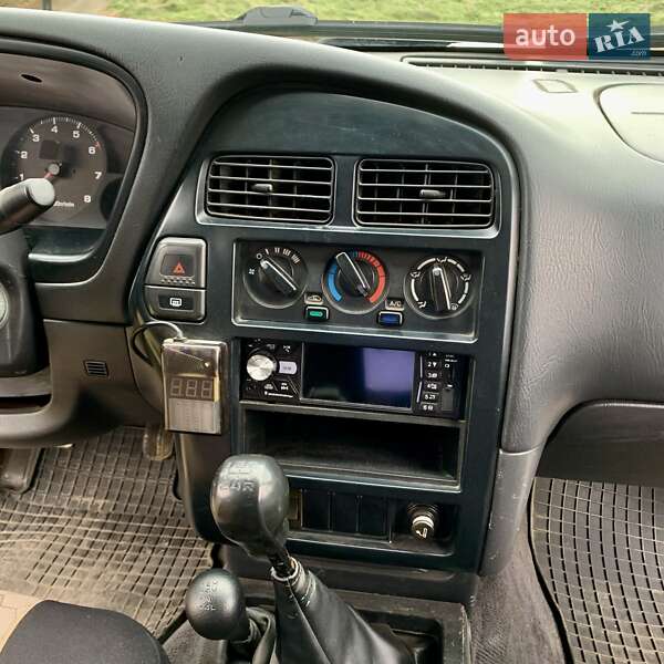 Позашляховик / Кросовер Nissan Pathfinder 1996 в Одесі