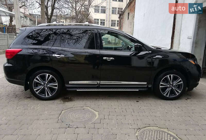 Внедорожник / Кроссовер Nissan Pathfinder 2019 в Львове