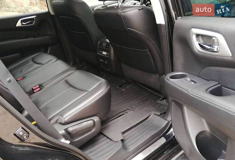 Внедорожник / Кроссовер Nissan Pathfinder 2019 в Львове