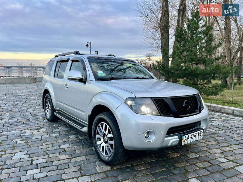 Внедорожник / Кроссовер Nissan Pathfinder 2012 в Киеве