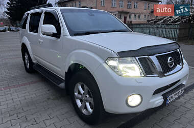 Внедорожник / Кроссовер Nissan Pathfinder 2011 в Малине