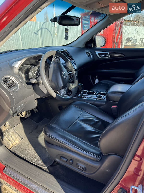 Внедорожник / Кроссовер Nissan Pathfinder 2016 в Ужгороде