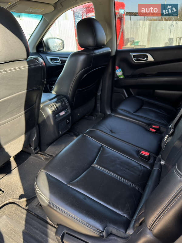 Внедорожник / Кроссовер Nissan Pathfinder 2016 в Ужгороде