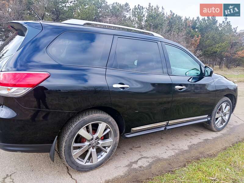 Позашляховик / Кросовер Nissan Pathfinder 2013 в Миколаєві