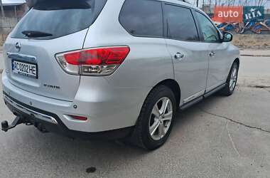 Позашляховик / Кросовер Nissan Pathfinder 2012 в Луцьку