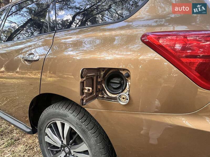 Позашляховик / Кросовер Nissan Pathfinder 2016 в Львові