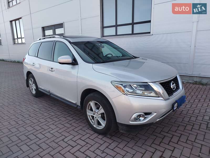 Позашляховик / Кросовер Nissan Pathfinder 2012 в Рівному