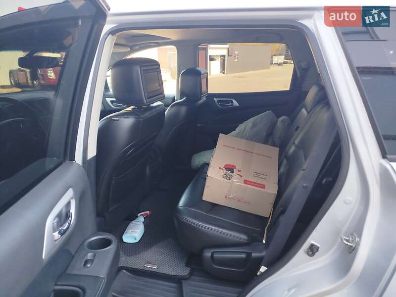 Позашляховик / Кросовер Nissan Pathfinder 2012 в Рівному