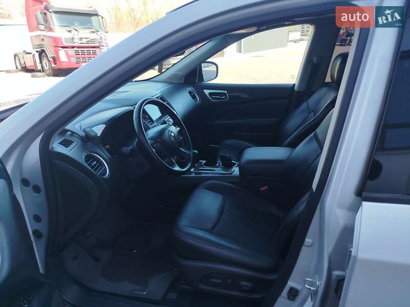 Позашляховик / Кросовер Nissan Pathfinder 2012 в Рівному