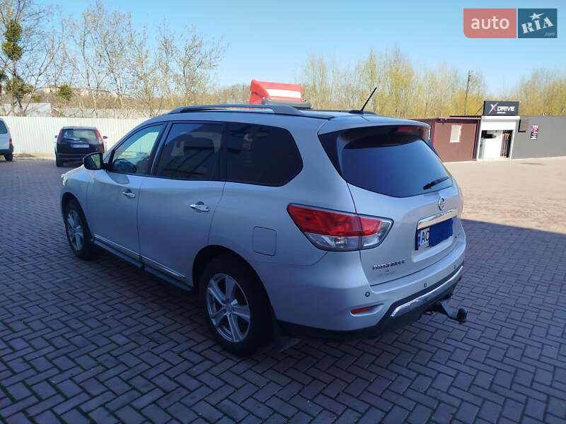 Позашляховик / Кросовер Nissan Pathfinder 2012 в Рівному