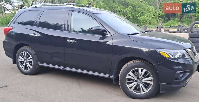 Внедорожник / Кроссовер Nissan Pathfinder 2016 в Киеве