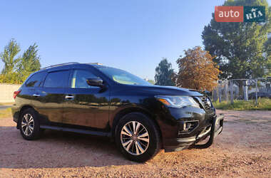 Позашляховик / Кросовер Nissan Pathfinder 2017 в Києві