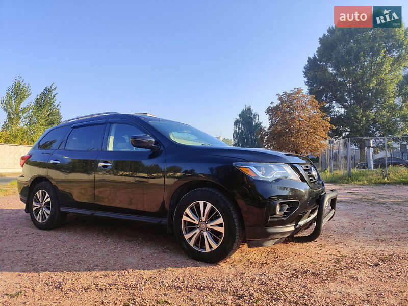 Внедорожник / Кроссовер Nissan Pathfinder 2017 в Киеве