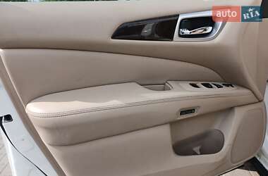 Внедорожник / Кроссовер Nissan Pathfinder 2012 в 