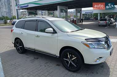 Внедорожник / Кроссовер Nissan Pathfinder 2012 в 
