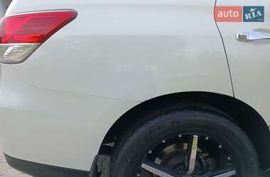 Внедорожник / Кроссовер Nissan Pathfinder 2012 в 