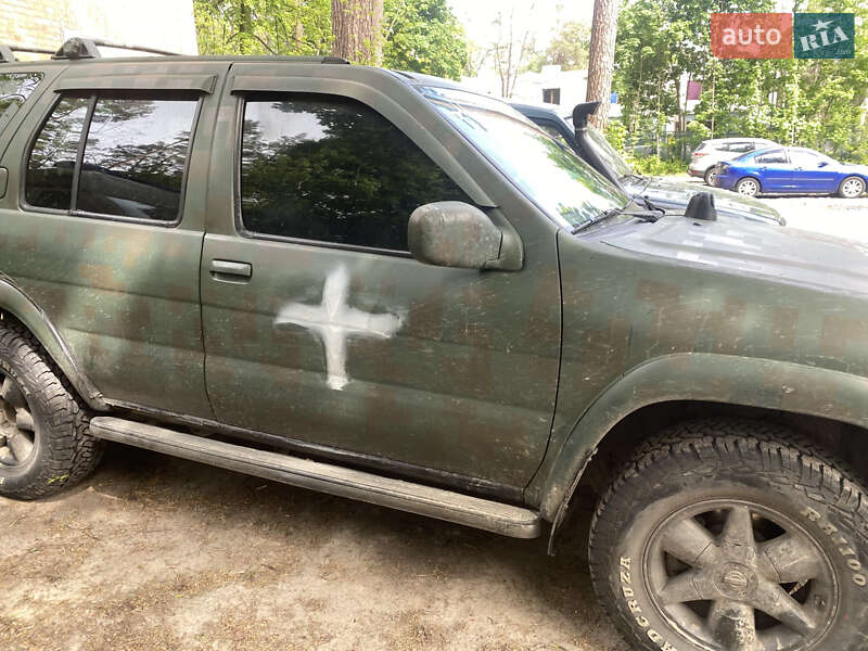 Внедорожник / Кроссовер Nissan Pathfinder 2002 в Ворзеле