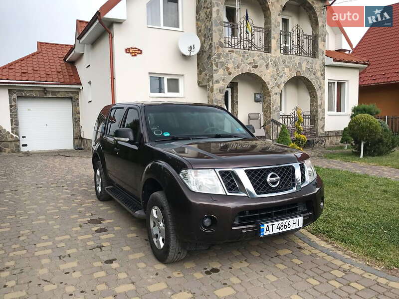 Позашляховик / Кросовер Nissan Pathfinder 2010 в Яремчі