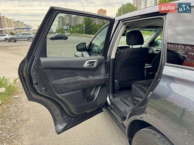 Позашляховик / Кросовер Nissan Pathfinder 2014 в Києві