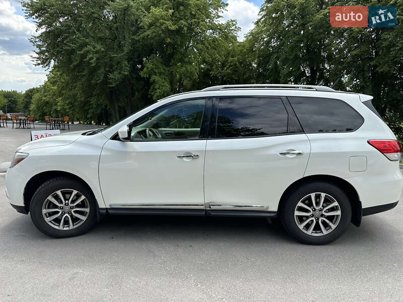 Позашляховик / Кросовер Nissan Pathfinder 2015 в Києві