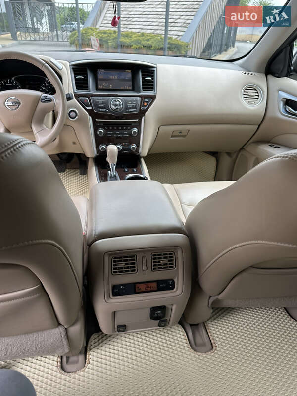 Позашляховик / Кросовер Nissan Pathfinder 2015 в Києві