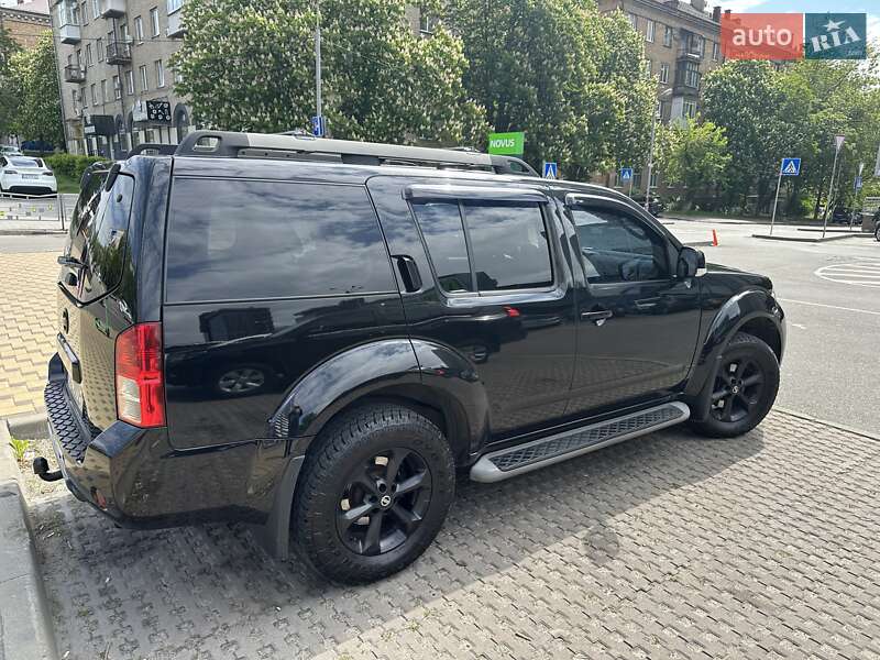 Внедорожник / Кроссовер Nissan Pathfinder 2011 в Киеве
