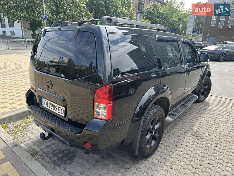 Внедорожник / Кроссовер Nissan Pathfinder 2011 в Киеве