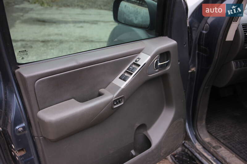 Внедорожник / Кроссовер Nissan Pathfinder 2005 в Днепре