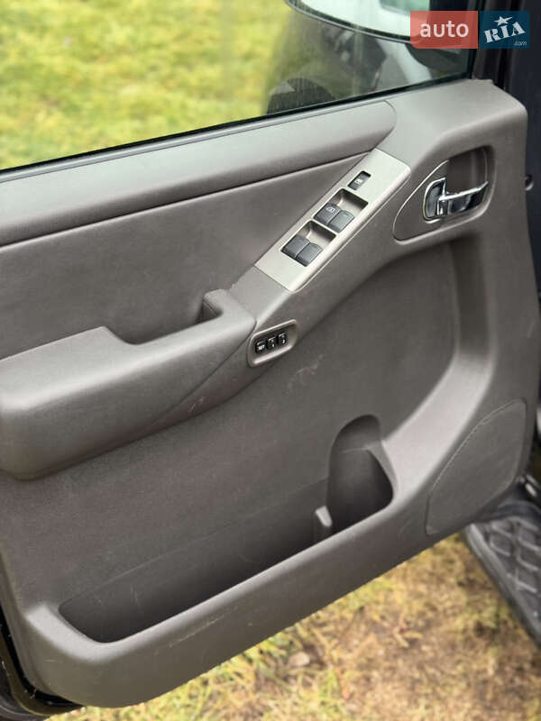 Позашляховик / Кросовер Nissan Pathfinder 2006 в Чернівцях