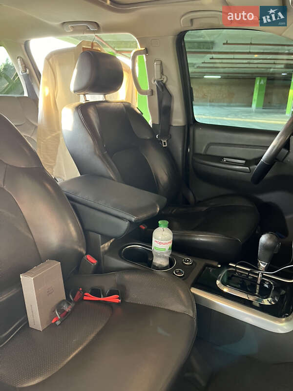 Внедорожник / Кроссовер Nissan Pathfinder 2011 в Львове
