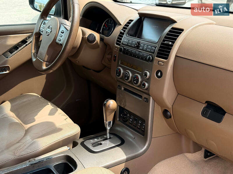 Внедорожник / Кроссовер Nissan Pathfinder 2007 в Львове