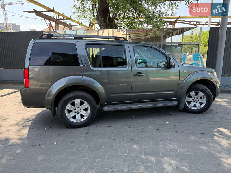 Позашляховик / Кросовер Nissan Pathfinder 2005 в Івано-Франківську