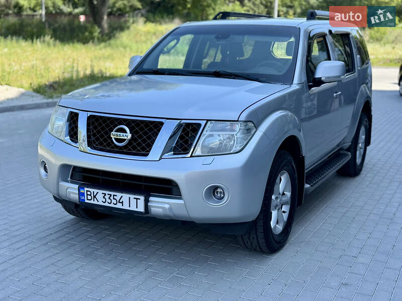 Внедорожник / Кроссовер Nissan Pathfinder 2013 в Ровно