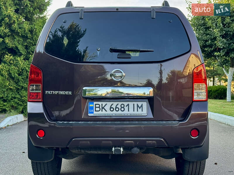 Внедорожник / Кроссовер Nissan Pathfinder 2011 в Ровно