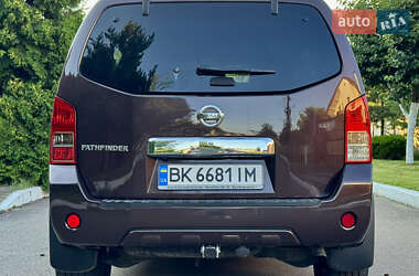 Позашляховик / Кросовер Nissan Pathfinder 2011 в 
