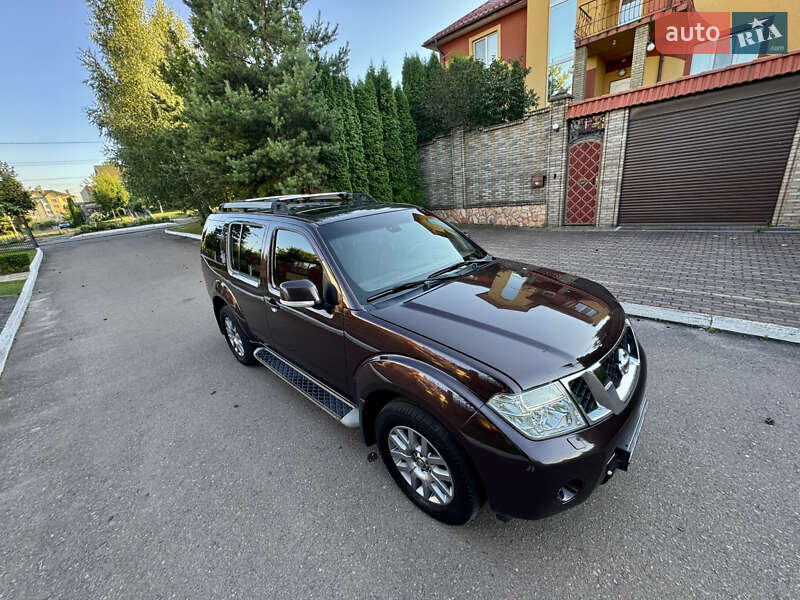 Внедорожник / Кроссовер Nissan Pathfinder 2011 в Ровно
