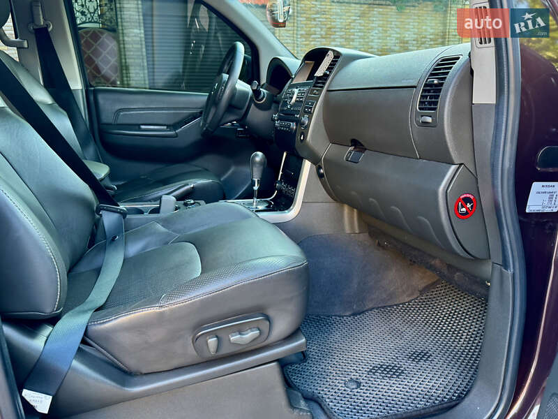 Внедорожник / Кроссовер Nissan Pathfinder 2011 в Ровно