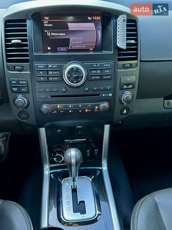 Внедорожник / Кроссовер Nissan Pathfinder 2011 в Ровно