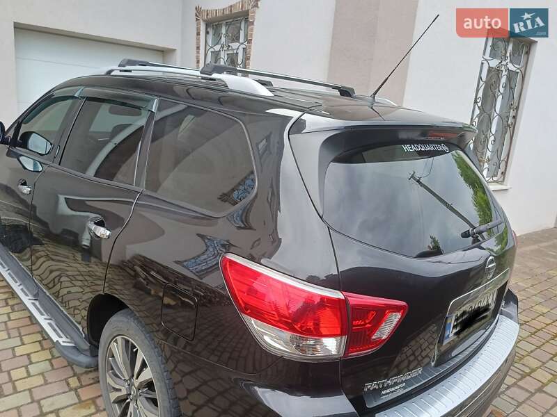 Внедорожник / Кроссовер Nissan Pathfinder 2016 в Киеве