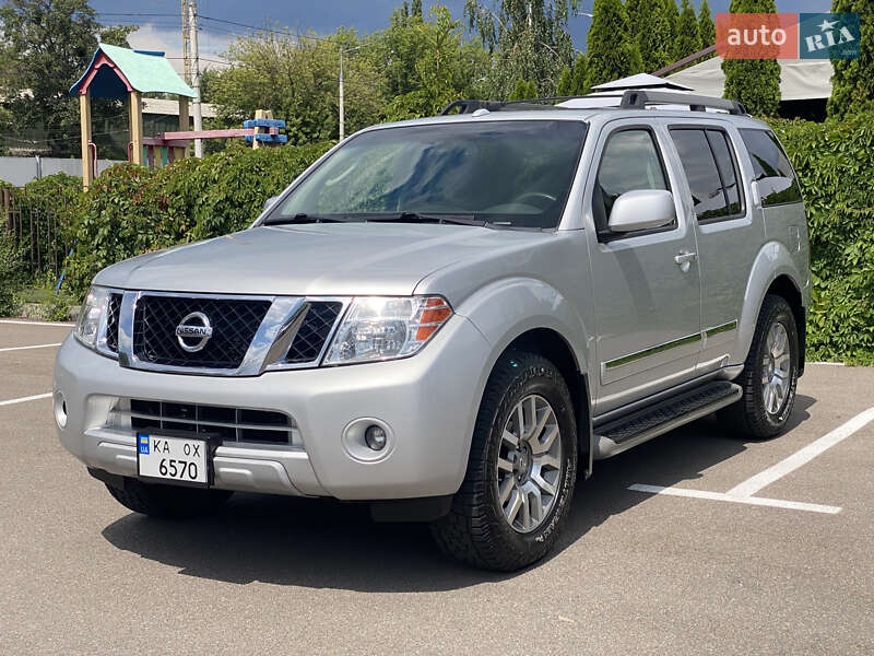 Позашляховик / Кросовер Nissan Pathfinder 2012 в Києві