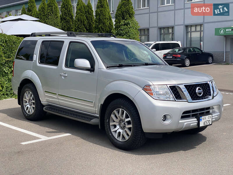 Позашляховик / Кросовер Nissan Pathfinder 2012 в Києві