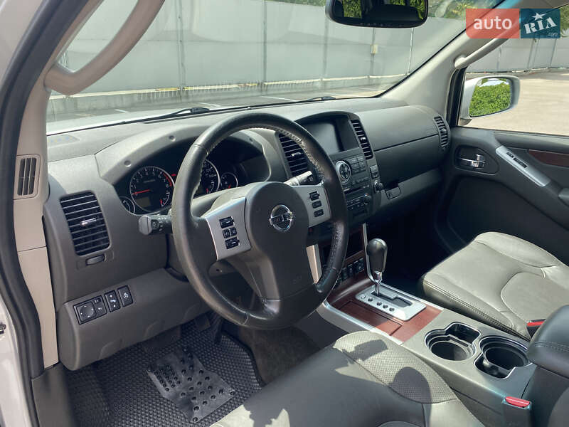 Позашляховик / Кросовер Nissan Pathfinder 2012 в Києві