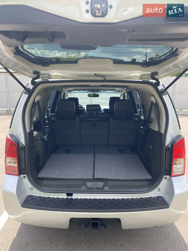 Позашляховик / Кросовер Nissan Pathfinder 2012 в Києві