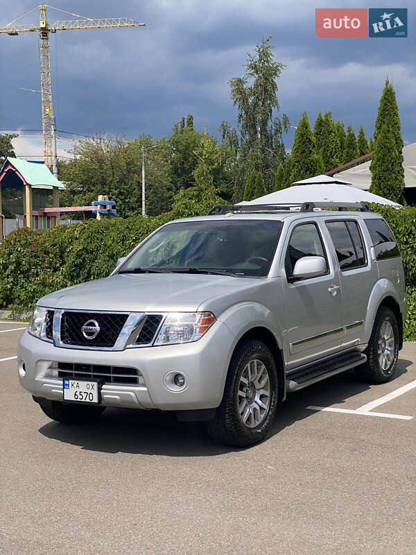 Позашляховик / Кросовер Nissan Pathfinder 2012 в Києві