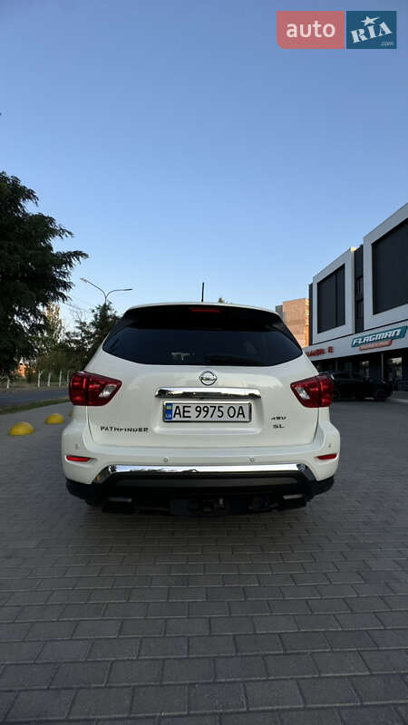 Внедорожник / Кроссовер Nissan Pathfinder 2016 в Каменском