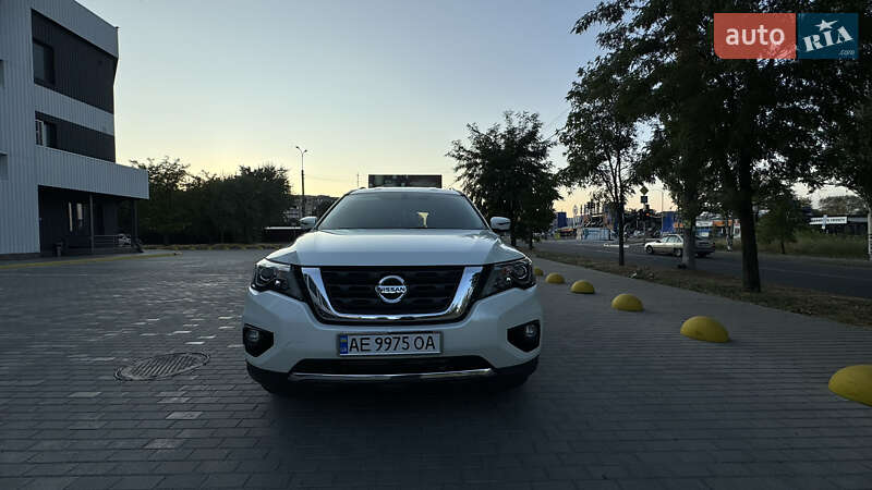 Внедорожник / Кроссовер Nissan Pathfinder 2016 в Каменском