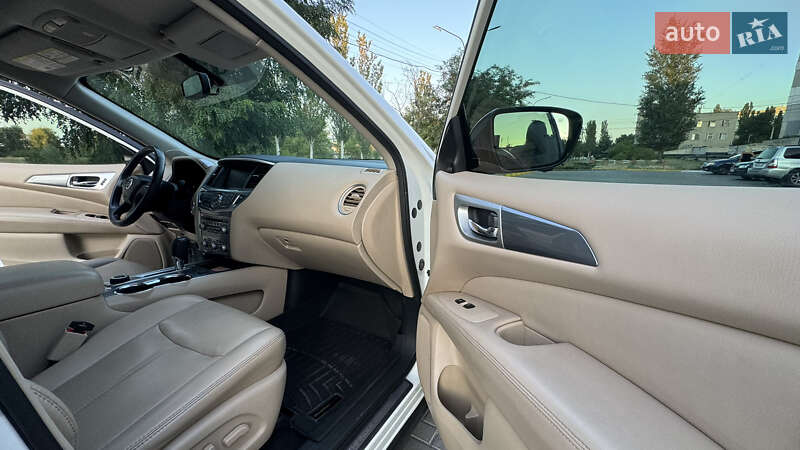 Внедорожник / Кроссовер Nissan Pathfinder 2016 в Каменском