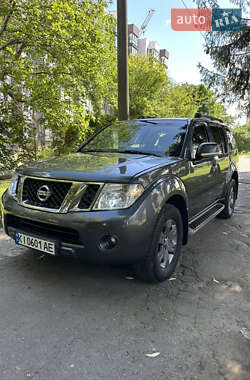 Внедорожник / Кроссовер Nissan Pathfinder 2011 в Черновцах