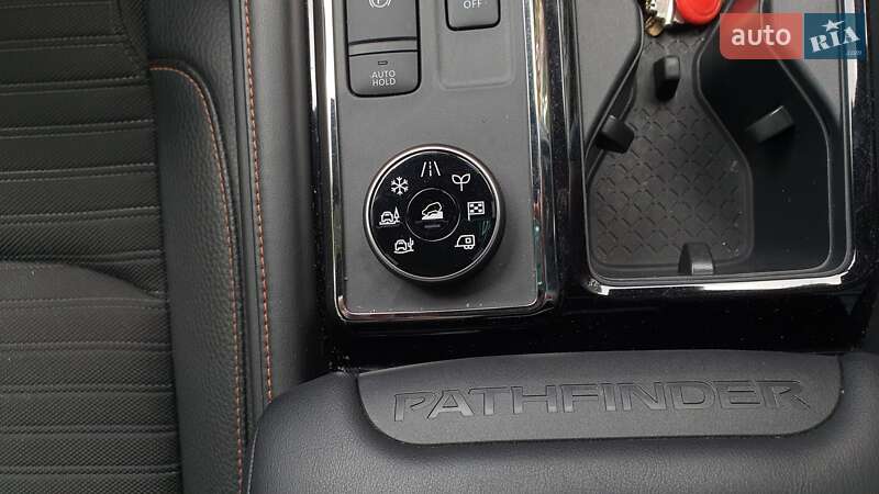 Внедорожник / Кроссовер Nissan Pathfinder 2023 в Киеве